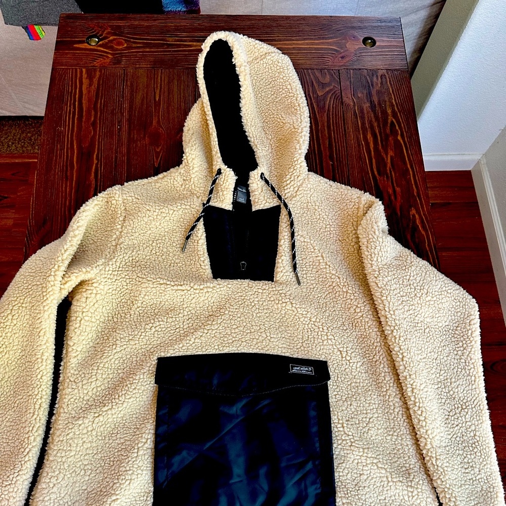 Large women’s Eddie Bauer Sherpa pullover